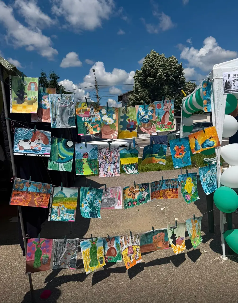Expoziție în aer liber cu lucrările copiilor